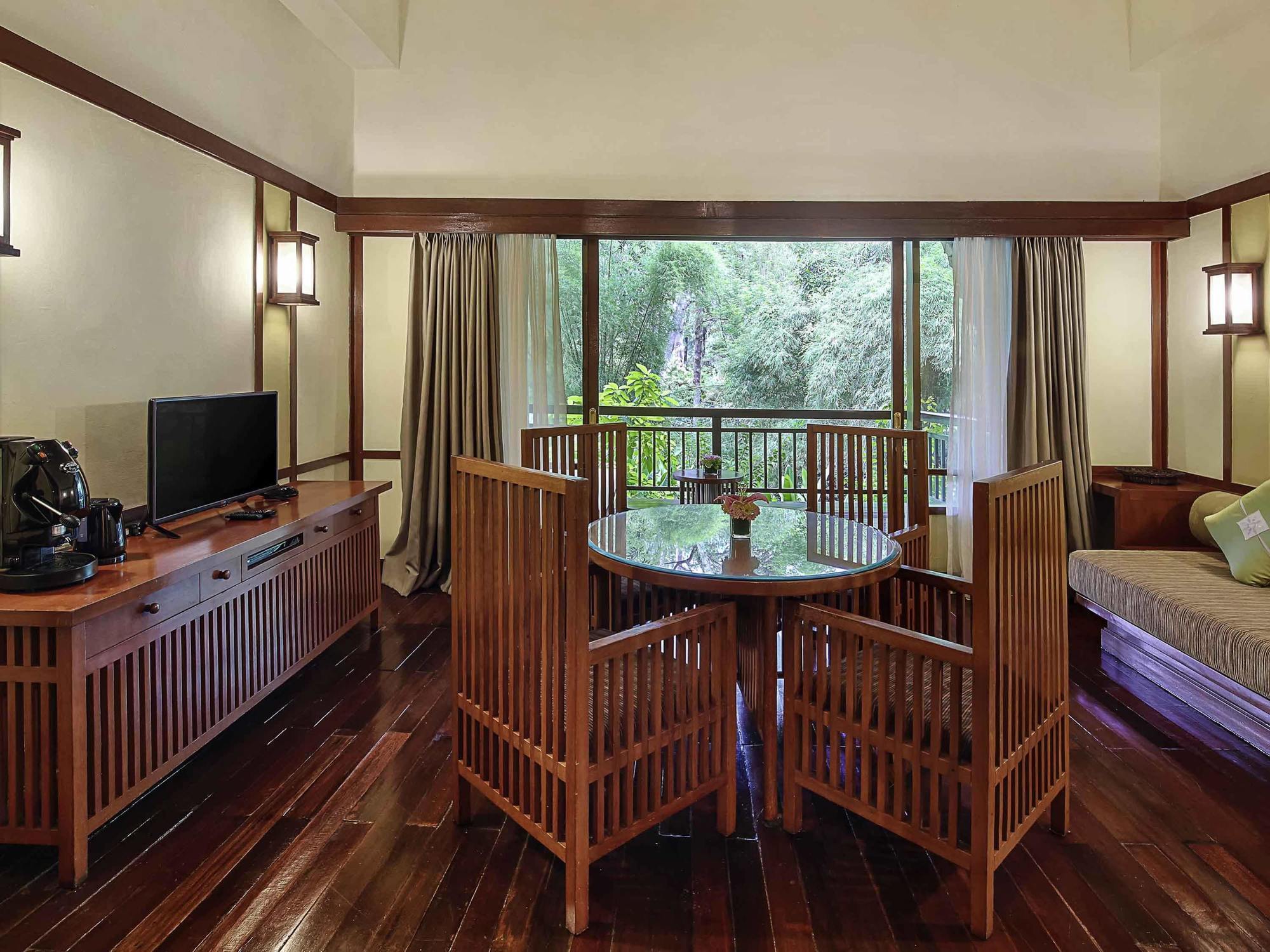 Отель Ibis Styles Bogor Raya Экстерьер фото