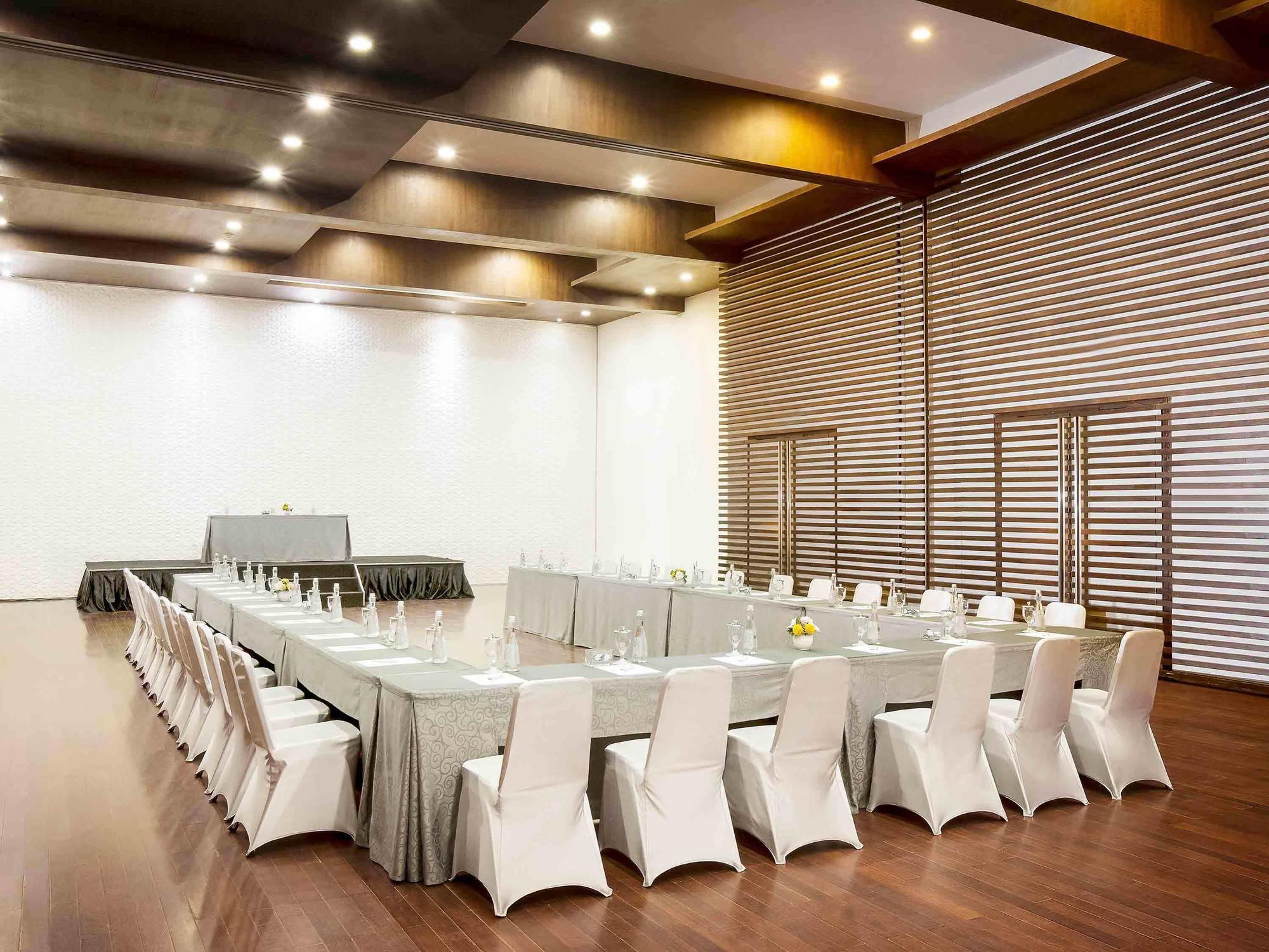 Отель Ibis Styles Bogor Raya Экстерьер фото
